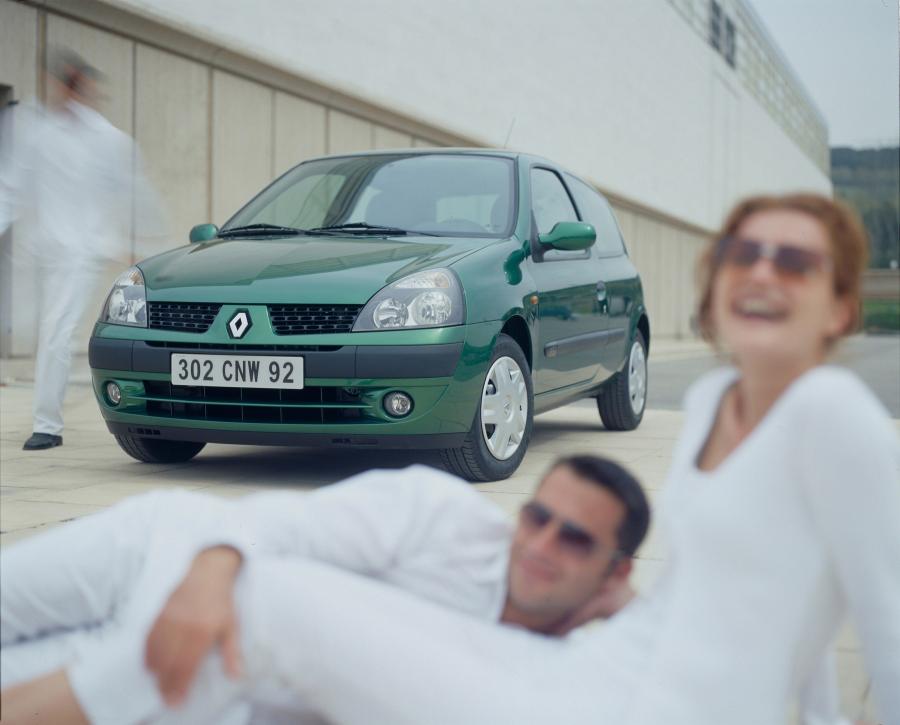  Renault Clio 3-Door 2001 года  (фото 32 из 58)